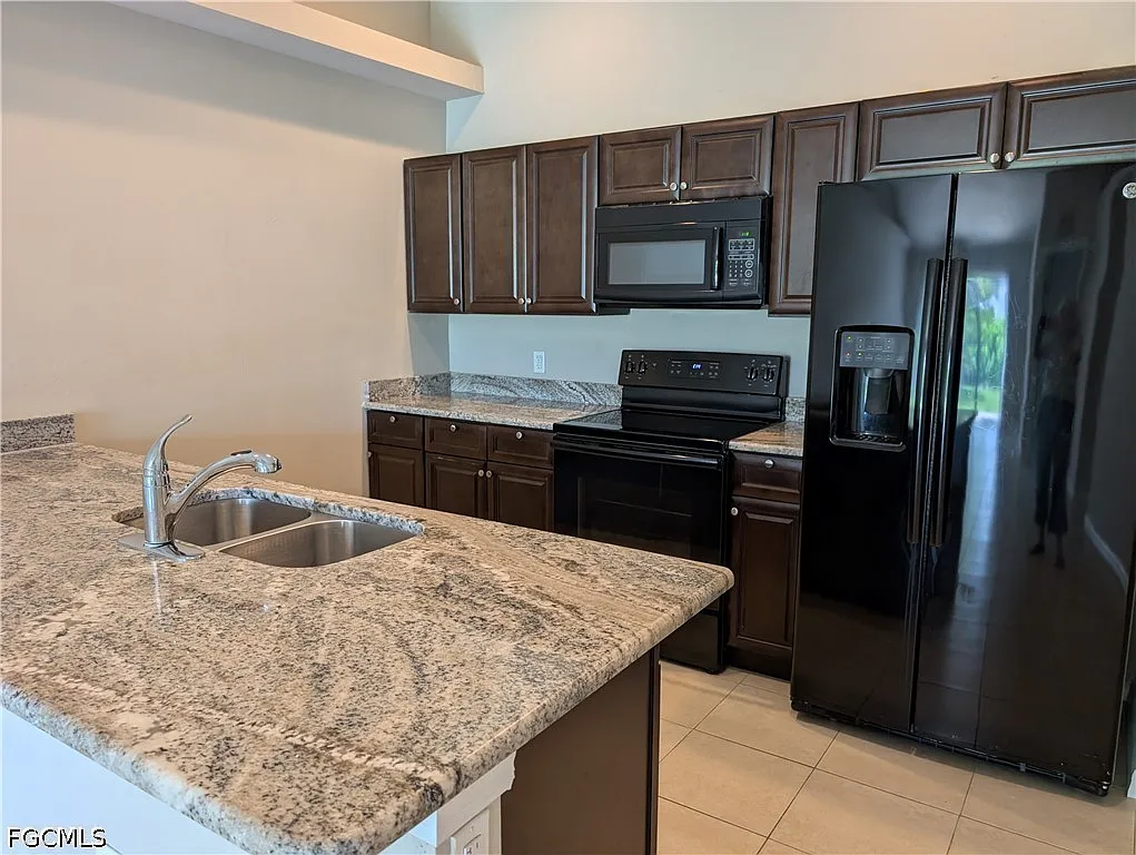 3 bed, 2.0 bath, 1207 sqft, $1,600 — Photo 3
