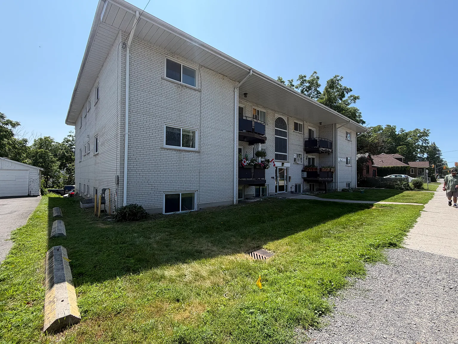 37 Moira Steet East Belleville — Photo 2