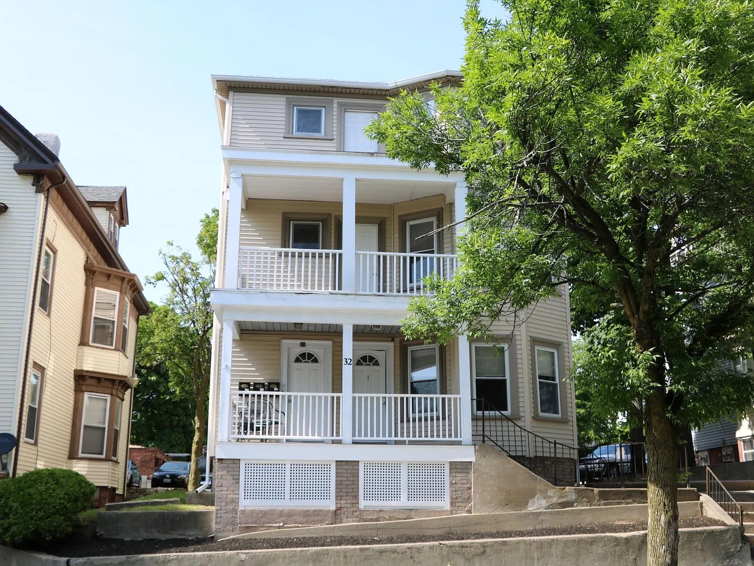 3 bed, 1200 sqft, $2,550 — Photo 2