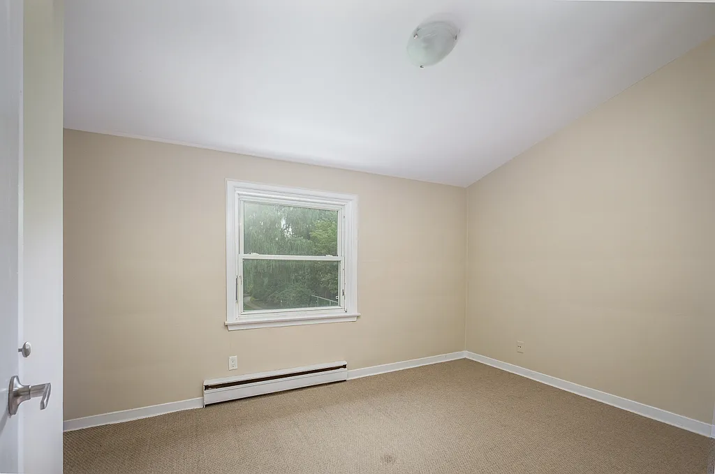 153 Arbour Glen Crescent London — Photo 4