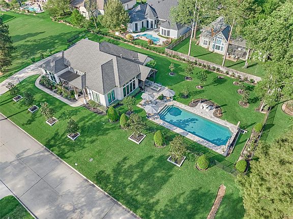 3rd image of 39 Wycliffe Dr