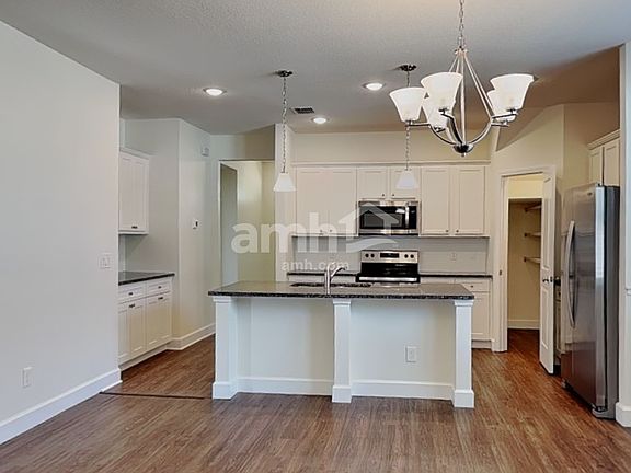 4th image of 2449 Park Ave