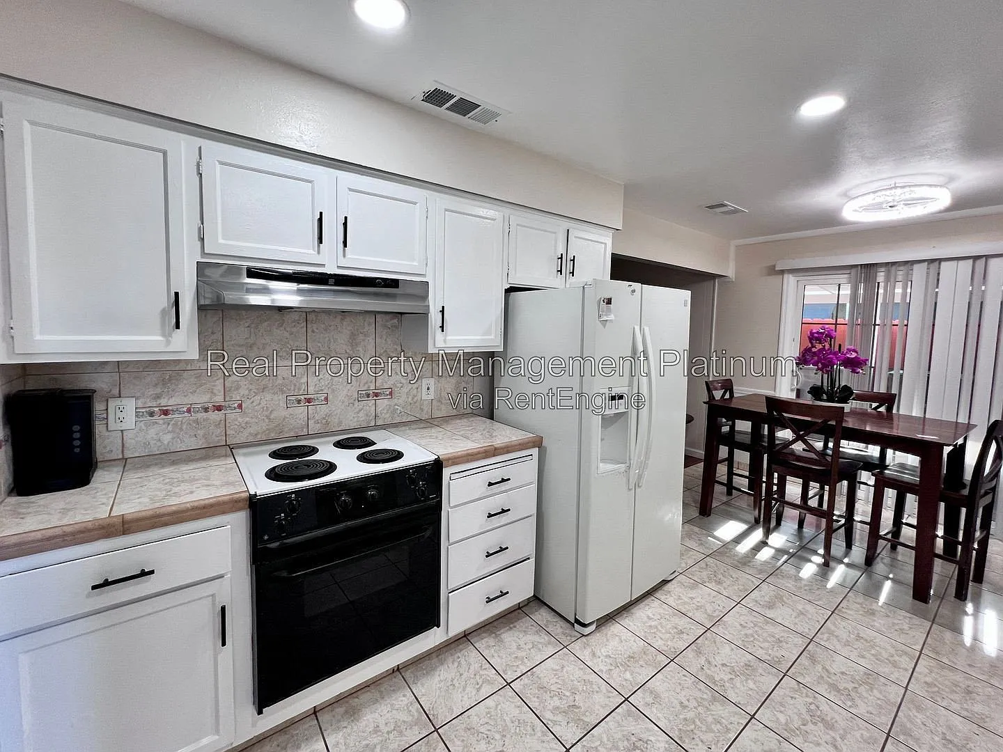 3 bed, 2.0 bath, 1155 sqft, $2,295 — Photo 3