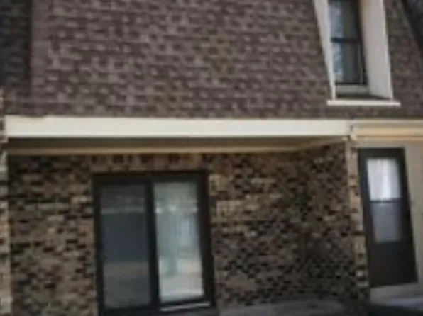 7804 Woodward Ave, Woodridge, IL 60517