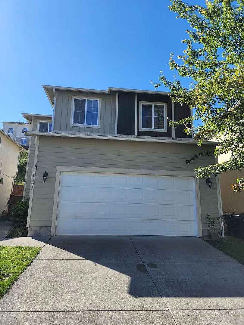 Fredrickson Area 3 Bedroom, 2.5 Bathroom Puyallup Home With Den Silver Pointe Community — Photo 2