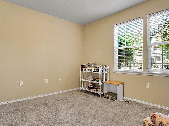4th image of 3518 SE Ironwood Ave