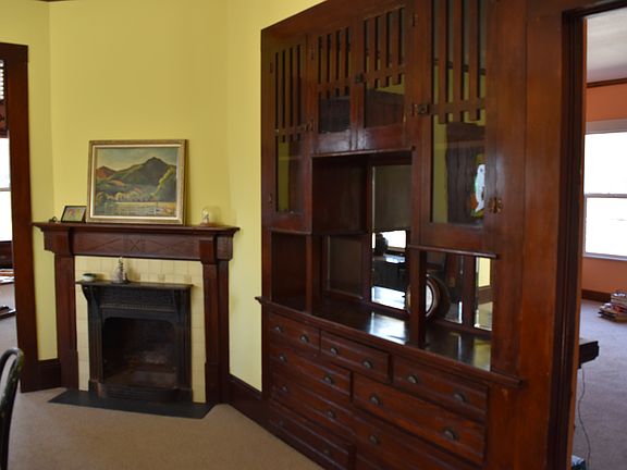 5th image of 238 College St