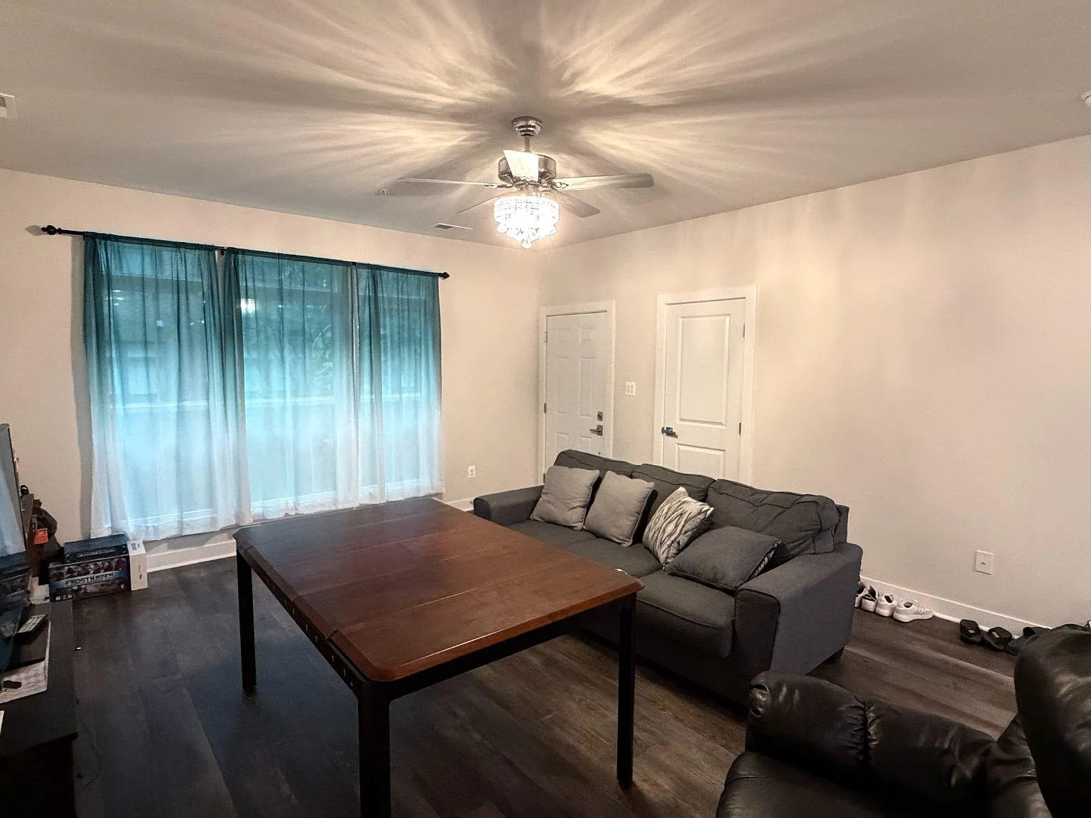 3 bed, 2.5 bath, 1824 sqft, $3,400 — Photo 4