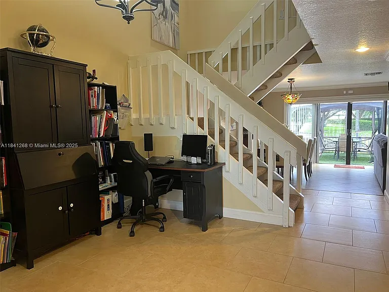 9894 Fairway Cove Ln — Photo 5