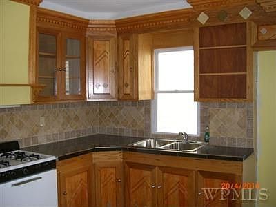 2nd image of 62 Rose St