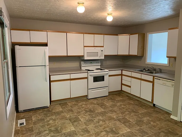 1383 West Allen Street — Photo 7