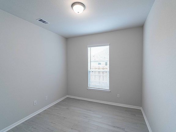 2nd image of 2827 Sapphire Hills Dr