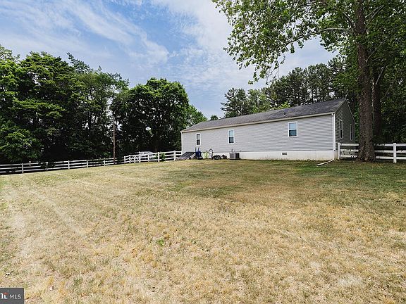 4th image of 1006 Hickory Dr