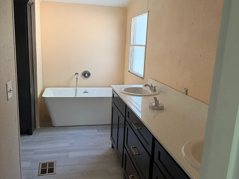 306 Pecan St — Photo 9