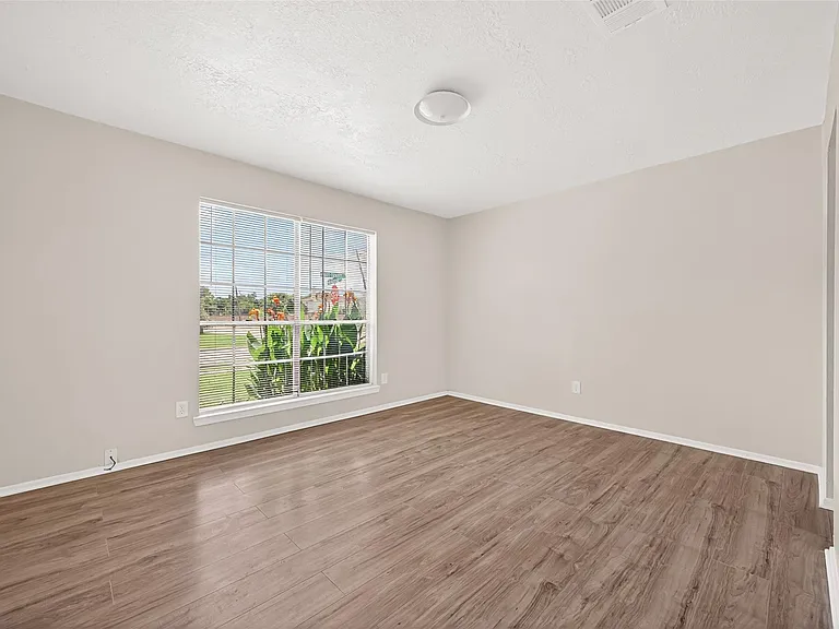 9903 Kent Towne Ln — Photo 29