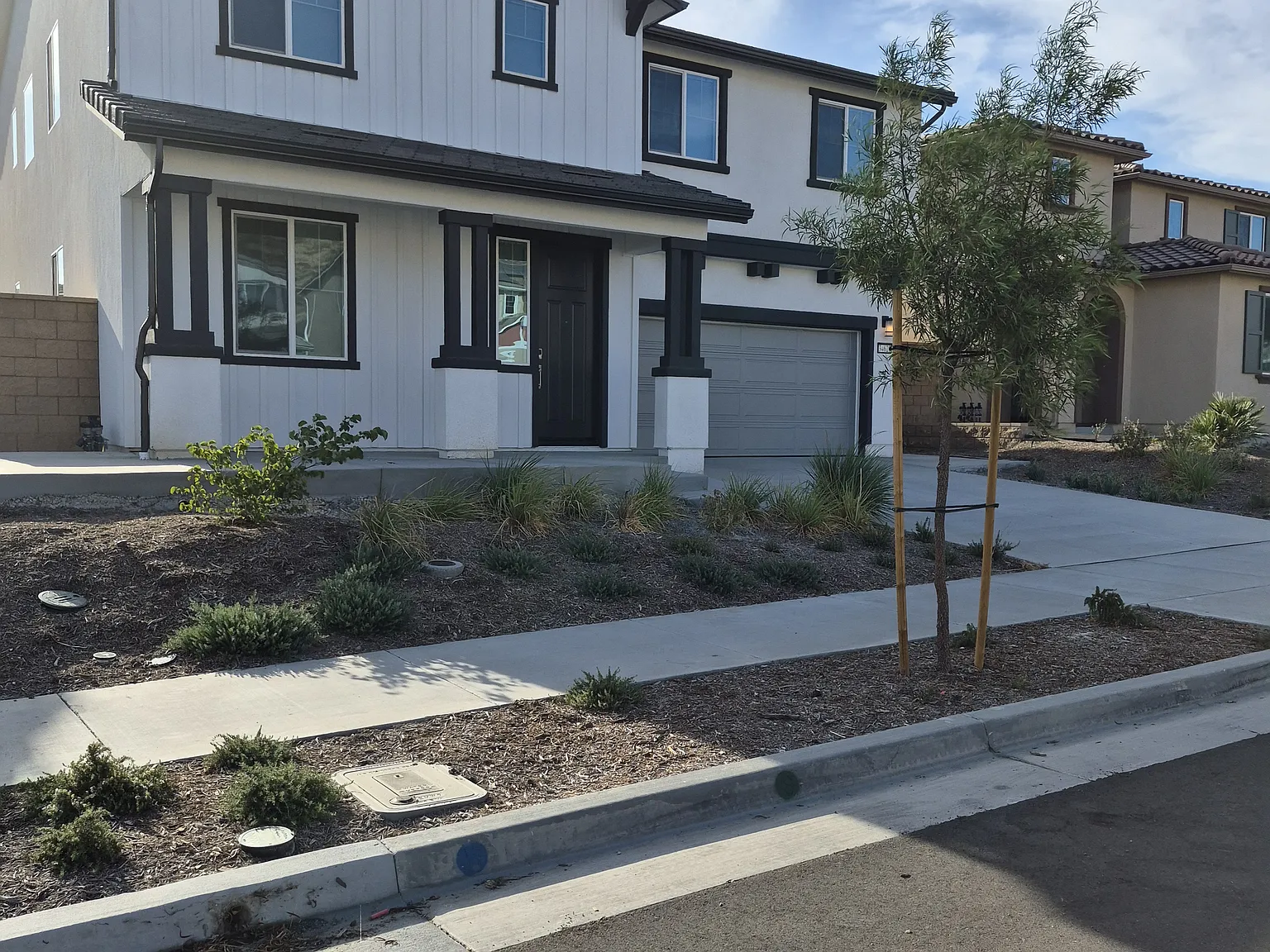 5 bed, 3008 sqft, $3,795 — Photo 2