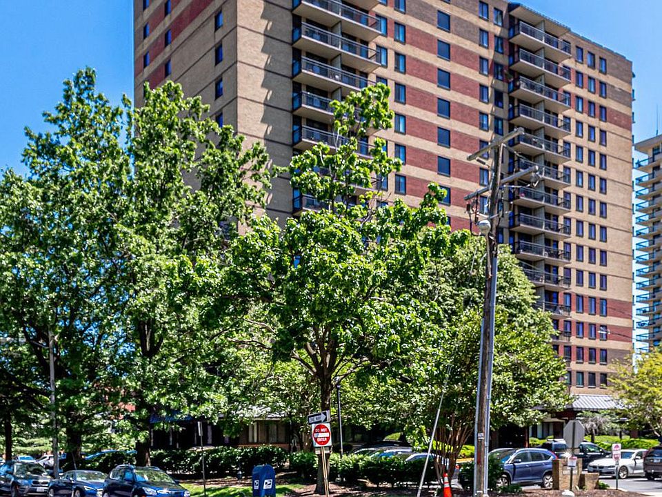 1st image of 801 N Pitt St APT 902