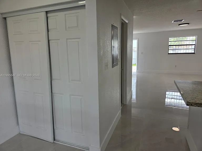 550 SW 115th Ave #405H — Photo 9