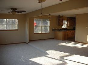 4th image of 321 Redwing Dr