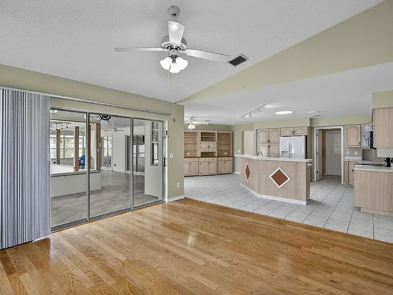 77 Folcroft Ln — Photo 22
