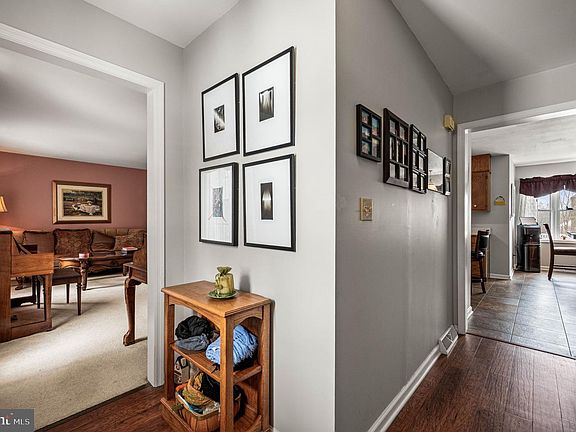 3rd image of 27 Windle Ct