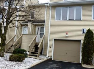 82 Village Grn, Bardonia, NY