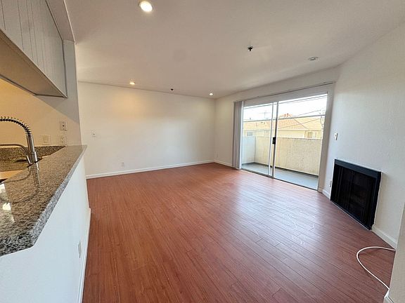 2nd image of 3751 Jasmine Ave APT 103