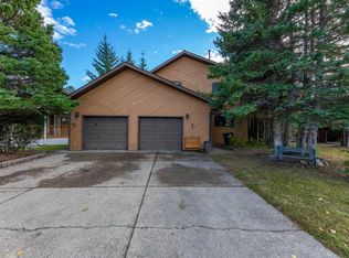 320 N Collinge Rd, Hinton, AB T7V 1L2
