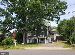 5805 26th St N, Arlington, VA 22207