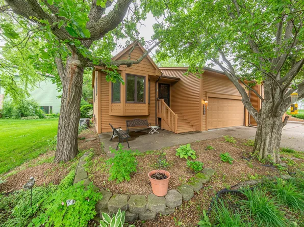 12215 Hummingbird St NW, Coon Rapids, MN 55448