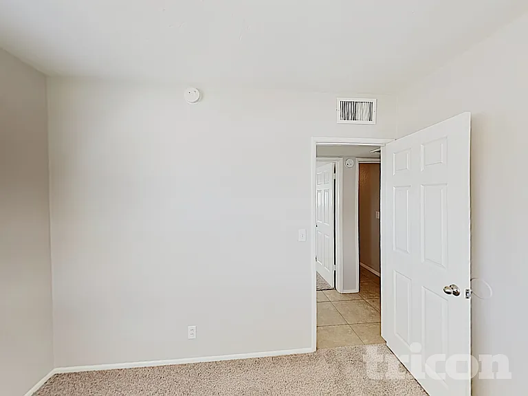 667 W Ivanhoe St — Photo 21