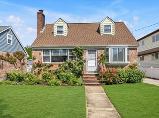 65 Harbor Hills Dr, Port Washington, NY 11050
