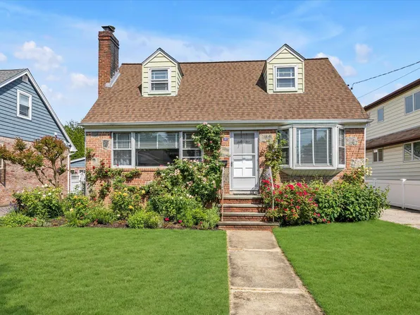 65 Harbor Hills Drive, Port Washington, NY 11050