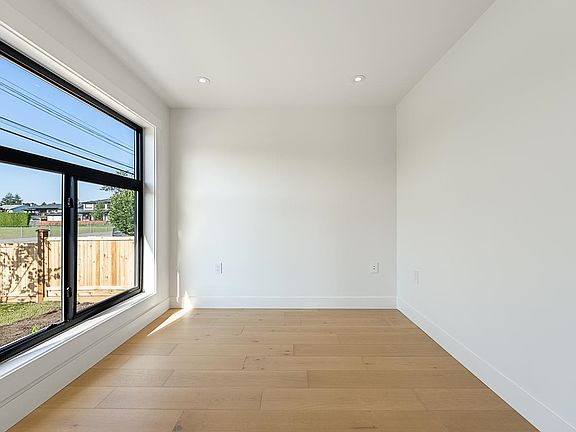 3rd image of 4943 44th Ave