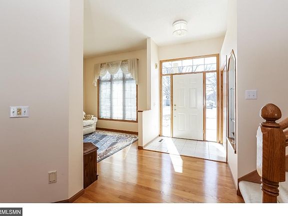 Large open foyer/entrance. An abundance of natural light.