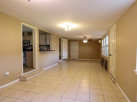 3rd image of 202 Mesquite Dr