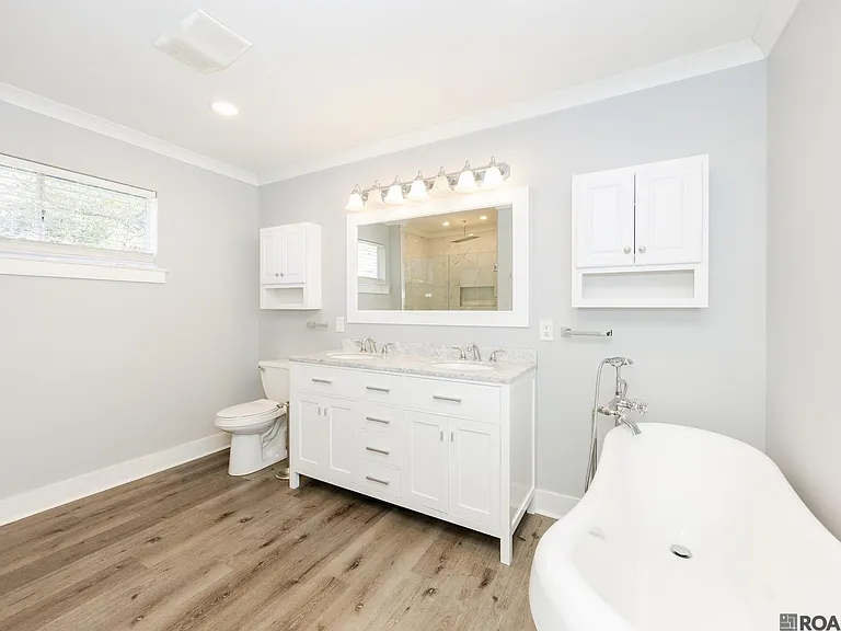 423 Avenue E — Photo 11