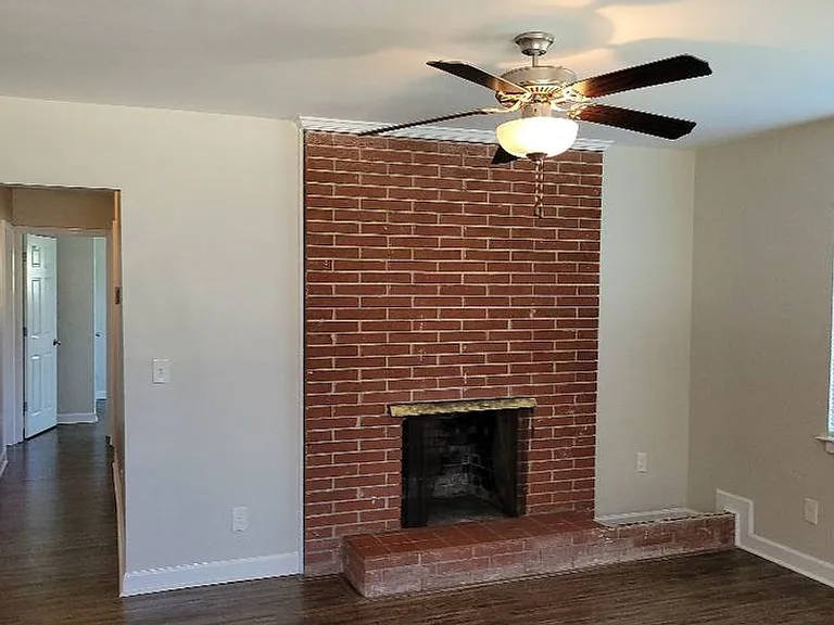 301 Minnesota Ave — Photo 2