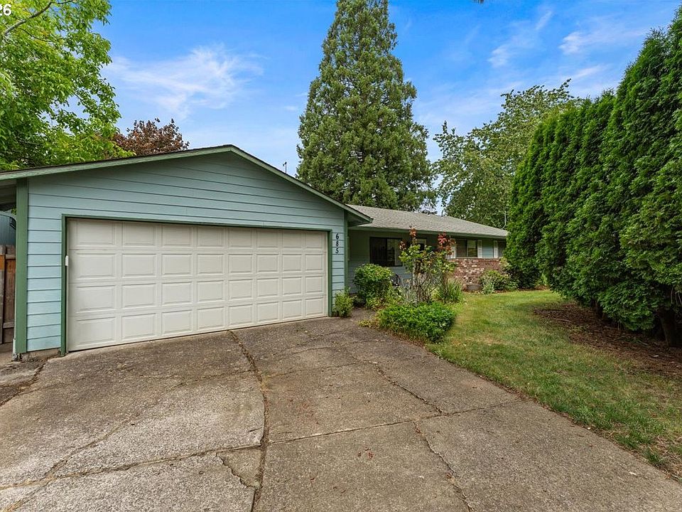 1st image of 685 SW 20th Cir