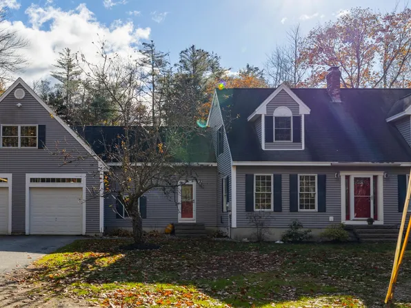 9 Emily Street, Topsham, ME 04086