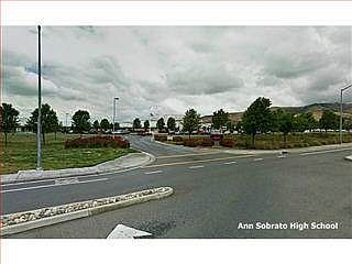 5th image of 105 Burnett Ave