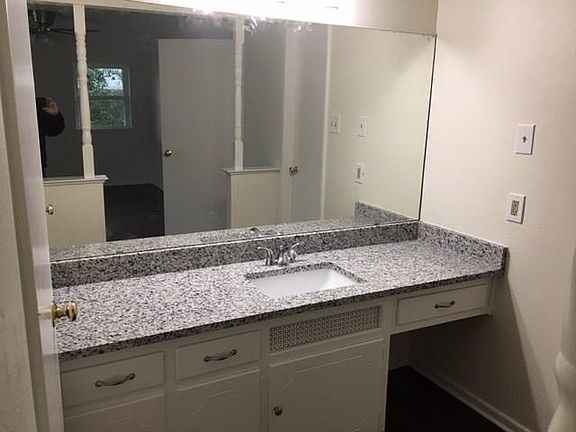 5th image of 9004 Glenn Dr