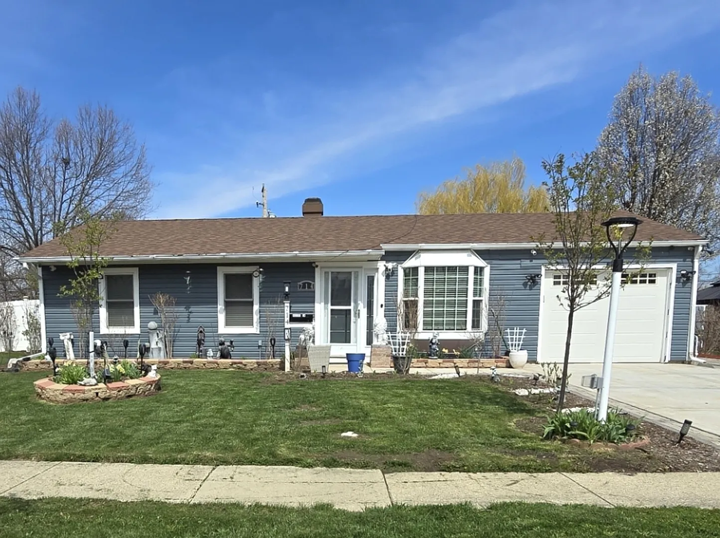 714 Russet Ln photo 1