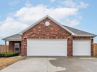 911 Raspberry St, Elkins, AR 72727