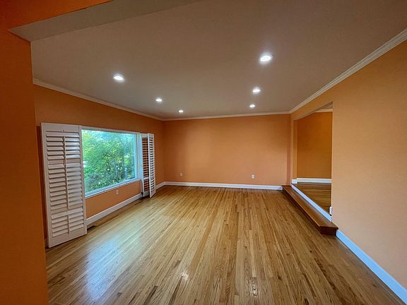 5th image of 5555 Castle Glen Ave