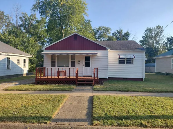 604 W College St, Fairfield, IL 62837