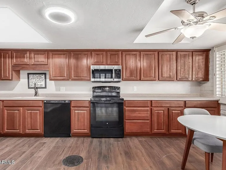 481 W Half Moon Way — Photo 10
