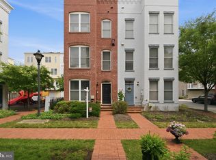 909 3rd Pl SE, Washington, DC 20003