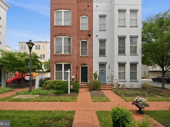 909 3rd Pl SE, Washington, DC 20003