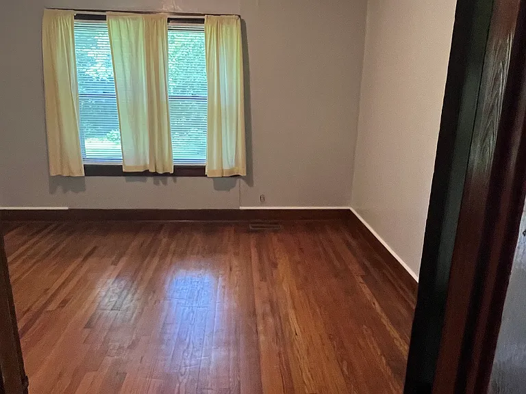 162 Thurman St — Photo 6